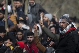Migranti: “L’Europa apre le porte agli ucraini, ma respinge gli altri”