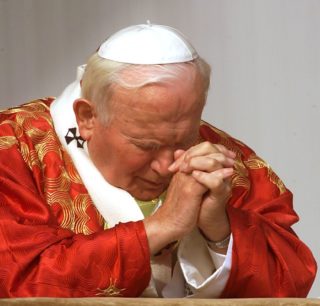 San Giovanni Paolo II: “Ha accompagnato Chiesa e umanità senza distinzioni”