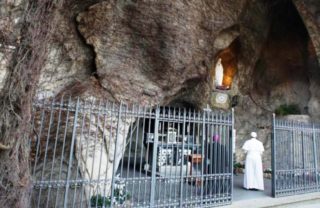 Covid-19, il 30 maggio un Rosario con Papa Francesco “per invocare l’aiuto della Vergine Maria”