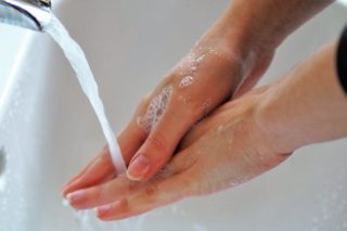 Covid-19: “818 milioni di bambini non possono lavarsi le mani a scuola”