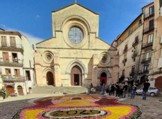Stasera il Rosario per l’Italia in onda dalla Cattedrale di Cosenza
