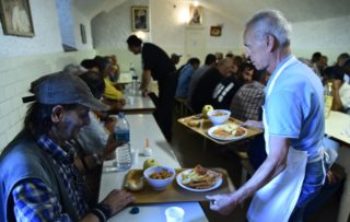 Covid-19: “Oltre un milione di poveri e affamati in Italia”