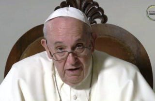 Giovani: “Non restate fuori da dove si genera il futuro o la storia vi passerà sopra”