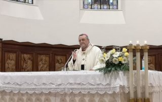 “Se il servizio non diventa politica e viceversa, la Pasqua può venire invano”