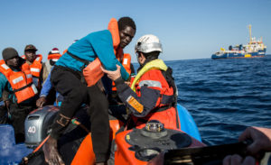 Migranti: “Italia ed Europa garantiscano il rispetto dei diritti umani”