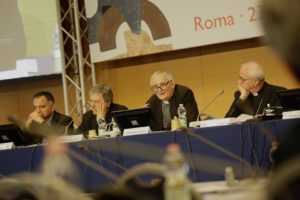 Cei: 10 milioni alle diocesi contro il caro bollette e 6,4 ai Paesi in crisi