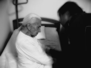 Alzheimer: “Le politiche del nostro Paese devono farsi carico del problema”