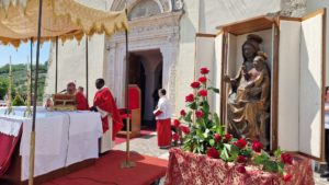 A Civitella Casanova messa di Pentecoste dell’arcivescovo Valentinetti