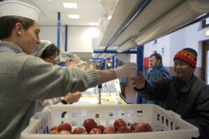 Coldiretti: “3,1 milioni di italiani chiedono aiuto per mangiare”