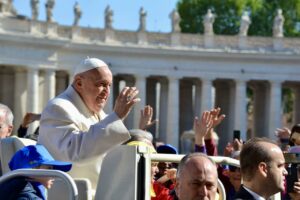 “Più abbraccerete i bisognosi, più sarete presenza di Cristo”