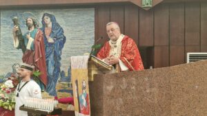 “Oggi invece che moltiplicare i pani, si moltiplicano le armi”