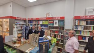 La libreria San Paolo compie un anno e brinda con i pescaresi e le autorità