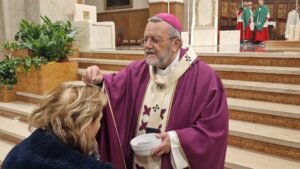 “Basta ipocrisia! Il cristiano vive sempre preghiera, digiuno ed elemosina”