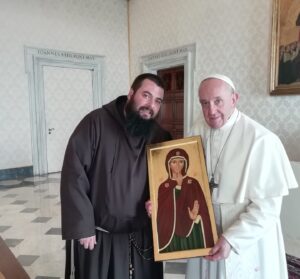 Francesco: “Ci ha insegnato a disarmare le parole. Dal silenzio nasce la pace”