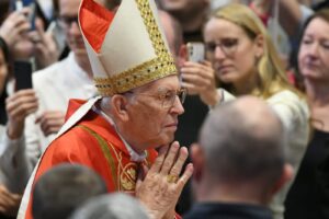 Nuovo Papa: “Risvegli la coscienza di una società che dimentica Dio”