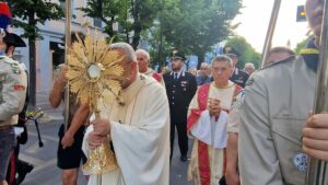 “Condividiamo come un’unica Chiesa, per essere degni dell’Eucaristia”