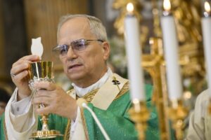 “Tanti popoli spogliati e derubati, vittime di sistemi politici oppressivi”