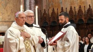 “Come San Francesco coltiviamo l’essere piccoli, coltiviamo la pace”