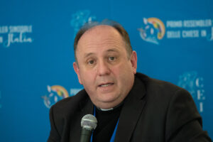 “Costruiamo una democrazia della prossimità partendo dagli ultimi”