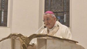 “Saremo santi per la capacità di Gesù di santificarci e imitando le beatitudini”